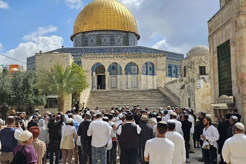 Siyonist Yahudiler yine Mescid-i Aksa