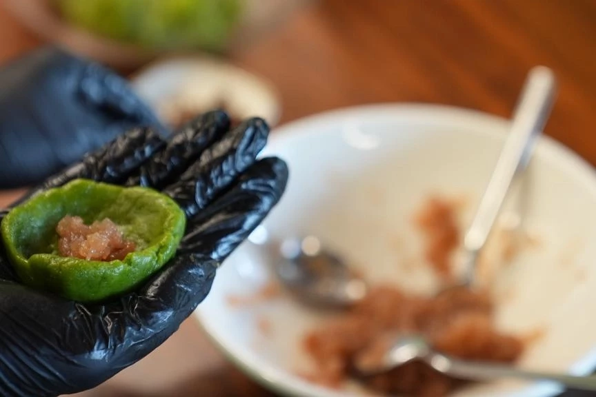 Dünya gençleri Gürsu armudundan kurabiye yaptı