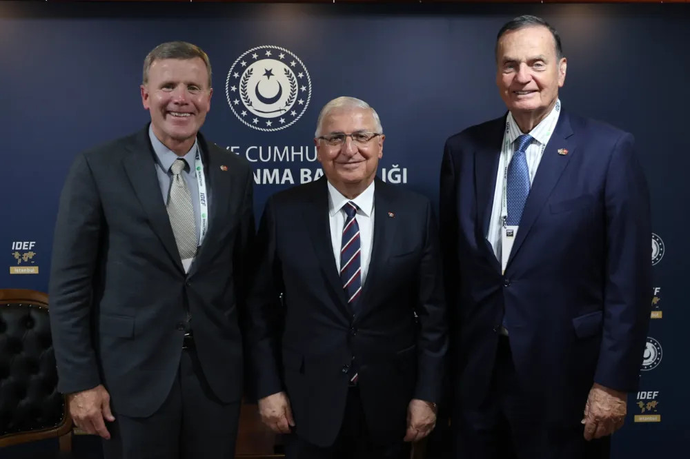 Milli Savunma Bakanı Yaşar Güler, IDEF 2025 Fuarı’nda Kritik Temaslarda Bulundu