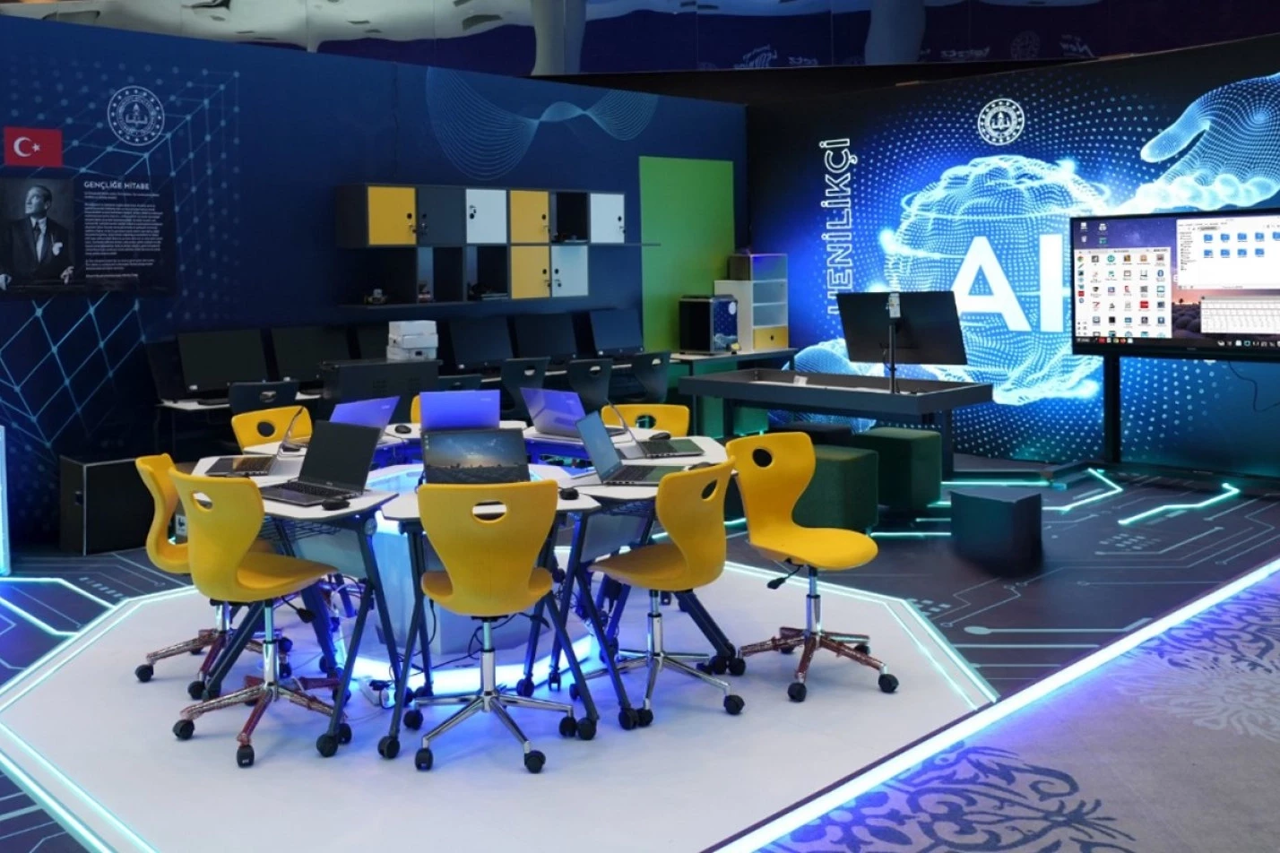 Etkileşimli tahtalar yeniden tanımlanıyor... Milli işletim sistemi PARDUS