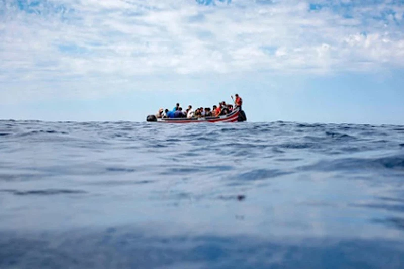 Moritanya açıklarında batma tehlikesi geçiren teknedeki onlarca göçmen kurtarıldı