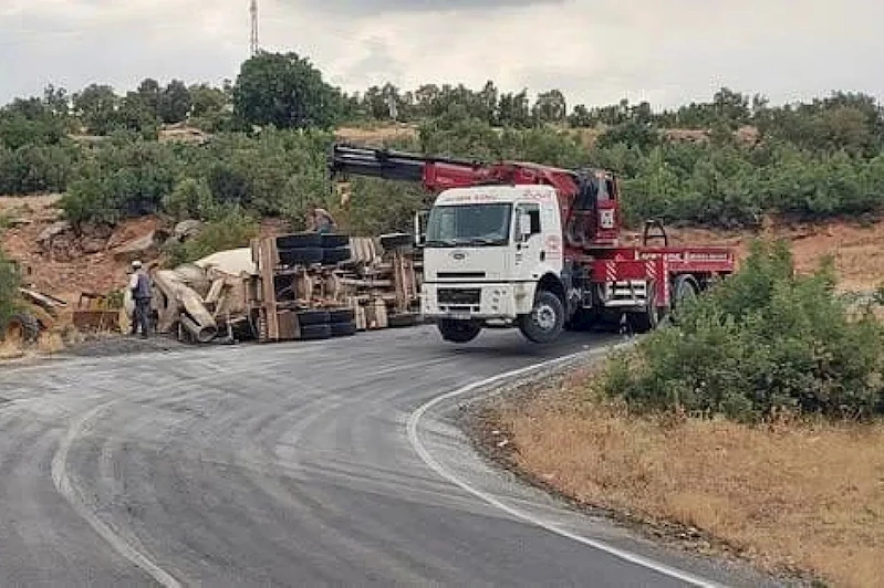Siirt’te beton mikseri devrildi