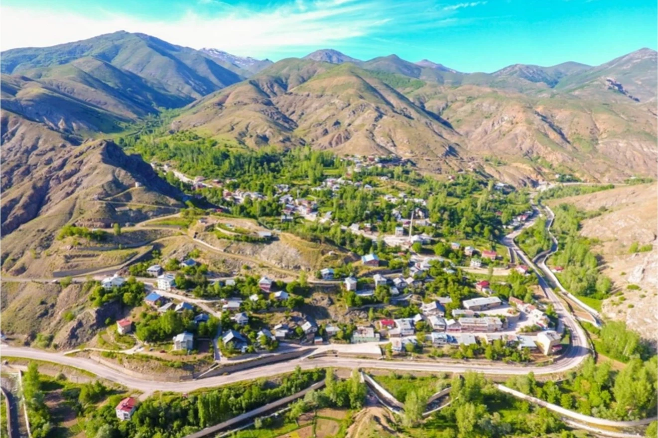 Gümüşhane’de Arzularkabaköy Beldesi’nin adı “Bahçeli” oldu... Arzularkabaköy artık 