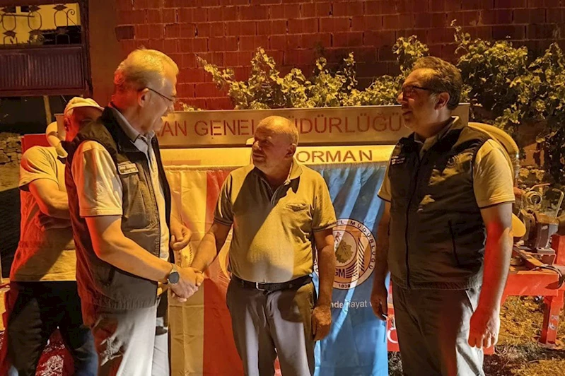 Patlak lastikle su taşıyan çiftçiye su tankeri hediye edildi