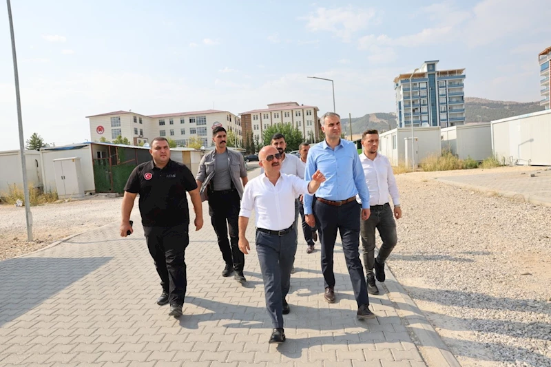 K-8 Konteyner Kentte söküm başladı: Vali Varol çalışmaları yerinde inceledi 