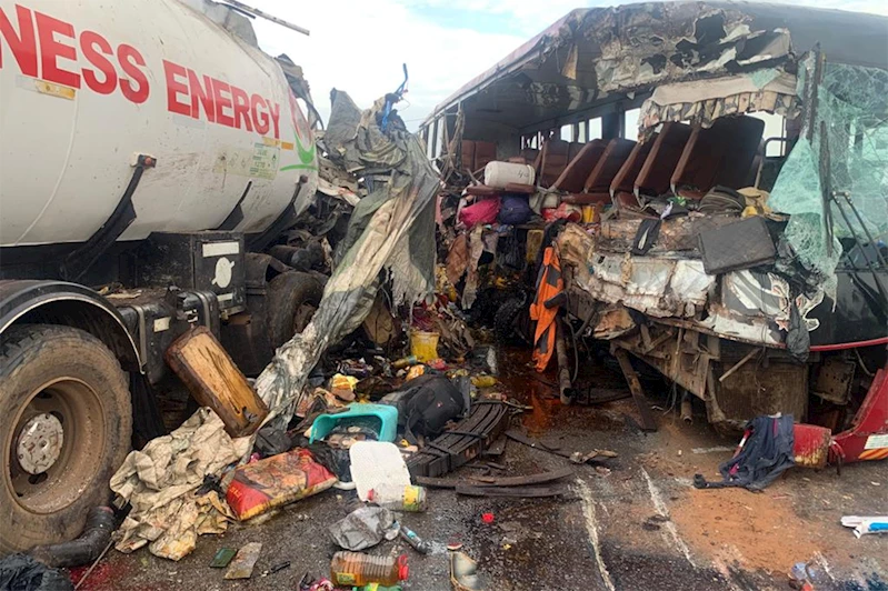 Gana’da otobüs ve tanker çarpıştı: 15 ölü