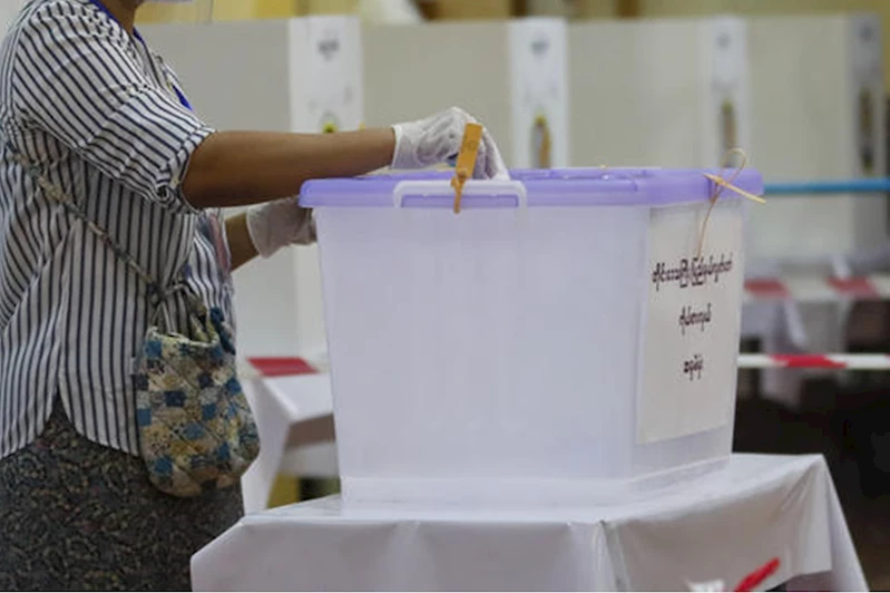 Myanmar cuntası seçim öncesinde olağanüstü hali sona erdirdi