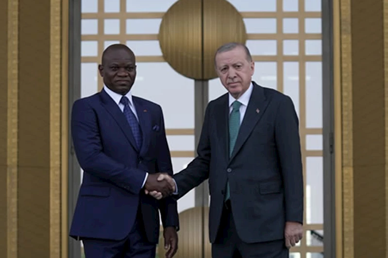 Gabon Cumhurbaşkanı Nguema Cumhurbaşkanlığı Külliyesinde