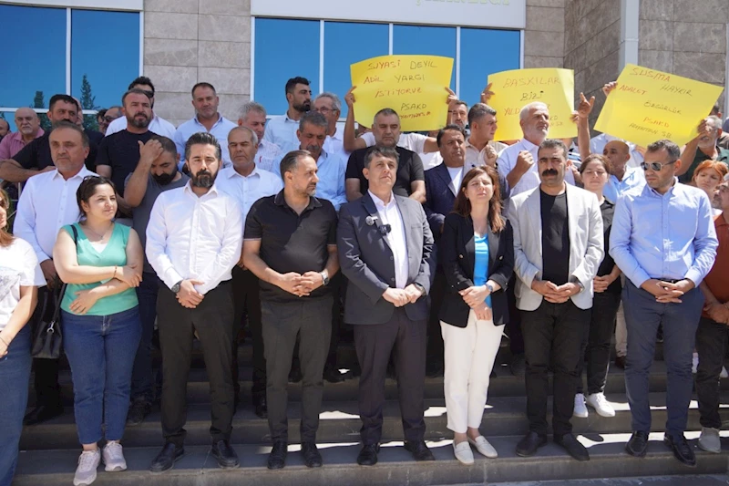 DEM Parti heyeti Adıyaman’da: ‘Abdurrahman Başkan’ın yeri belediyedir, savcılık değil’  - Videolu Haber