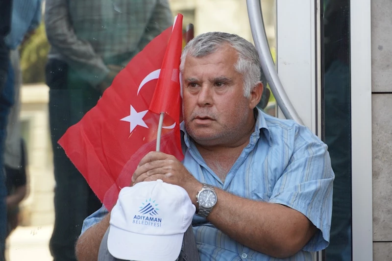 Adıyaman’da Tutdere nöbeti: Belediye binası önünde dualar, bayrak nöbeti ve protesto hazırlığı 