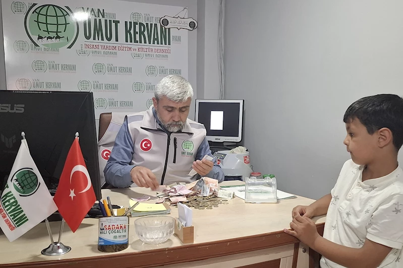 Kumbarasındaki harçlıkları Gazze için bağışladı