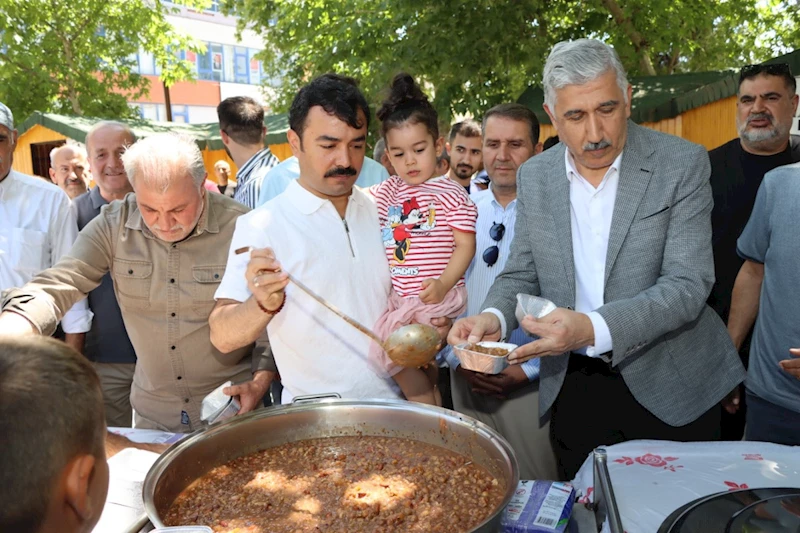 Kahta’da Aşure Günü etkinliği: Bin kişilik aşure ikramı yapıldı 