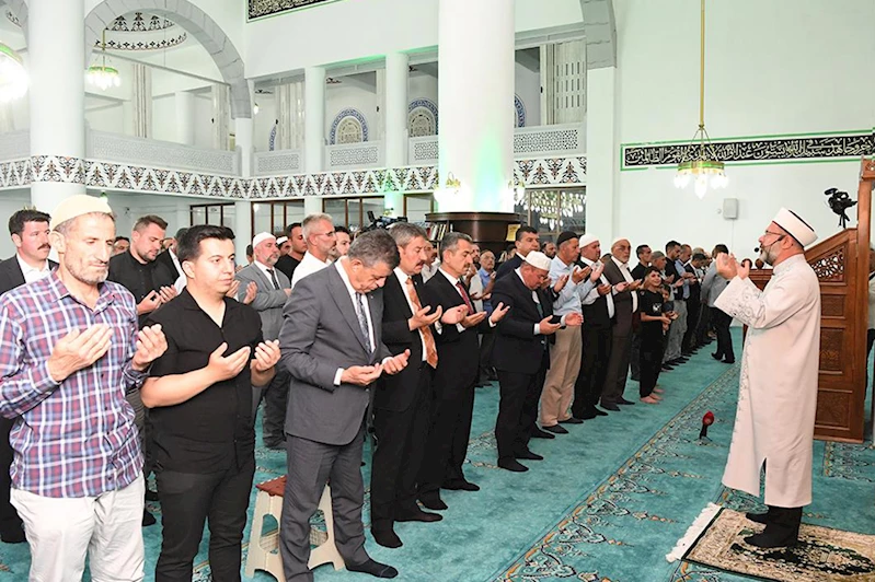 Diyanet İşleri Başkanı Erbaş, orman yangınlarının sönmesi için dua etti