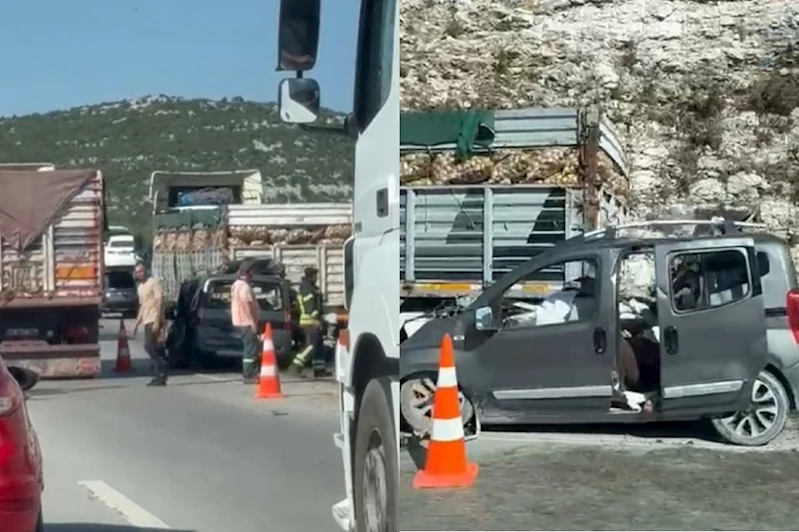 Hafif ticari araç tıra çarptı: Aynı aileden 5 ölü