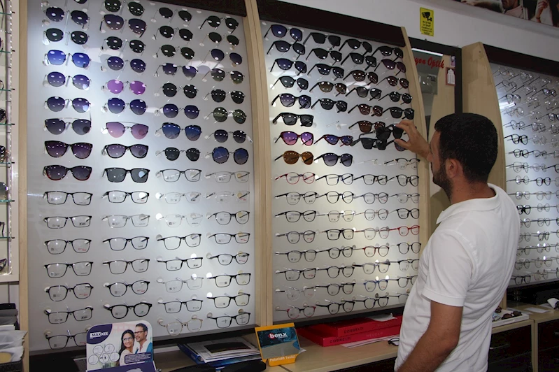 Optisyen Aktolon: Dış görünüş ve ucuzluğa aldanarak gözlük satın almak risktir