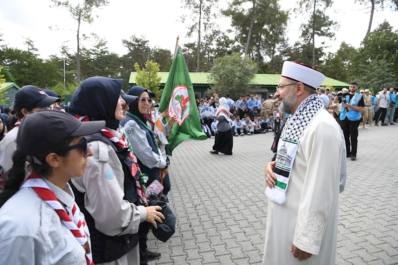 Diyanet İşleri Başkanı Erbaş, İstanbul’da Kudüs ve Filistin Davasını Destekleme Kampı’nı ziyaret etti