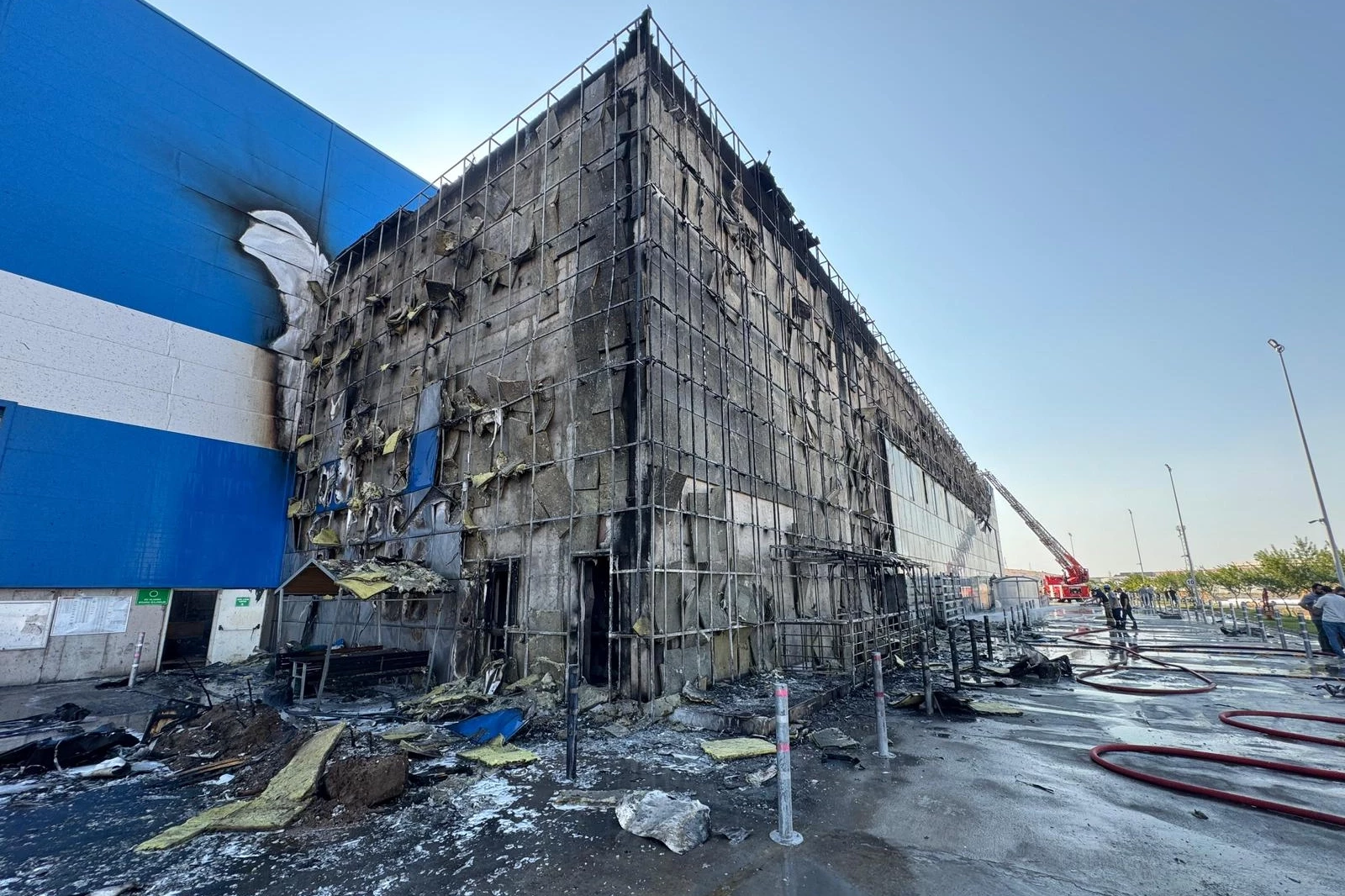 Koskoca fabrika küle döndü