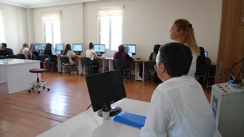 Adıyamanlı gençler, belediyenin kursuyla zabıt katipliği sınavına hazırlanıyor 