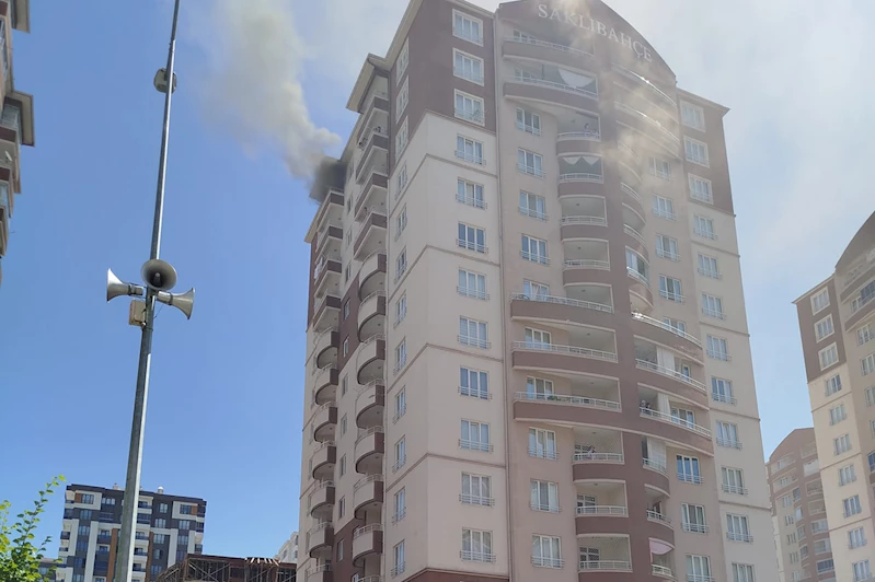 Kayseri’de apartman yangını: Dumandan etkilenenler hastaneye kaldırıldı