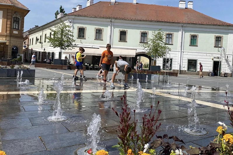 Macaristan ülke çapında en üst düzey sıcaklık uyarısını yayınladı