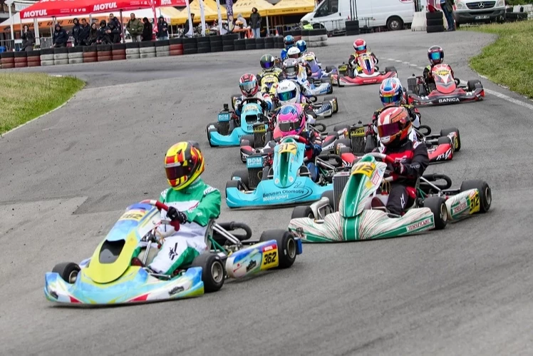 Karting heyecanı Tuzla’da sürüyor
