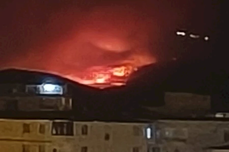 Diyarbakır kırsalında çıkan yangın sürüyor