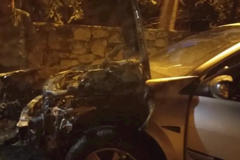 Siirt’te seyir halindeki otomobil alev aldı