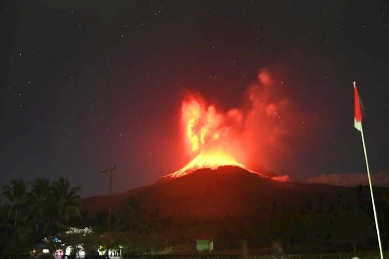 Endonezya’da Lewotobi Laki-Laki Yanardağı patladı