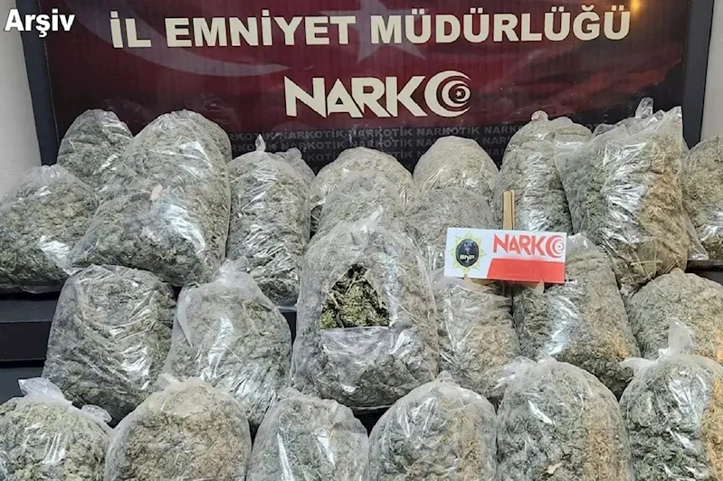 Sarıyer’de uyuşturucu sevkiyatı yapan kurye suçüstü yakalandı