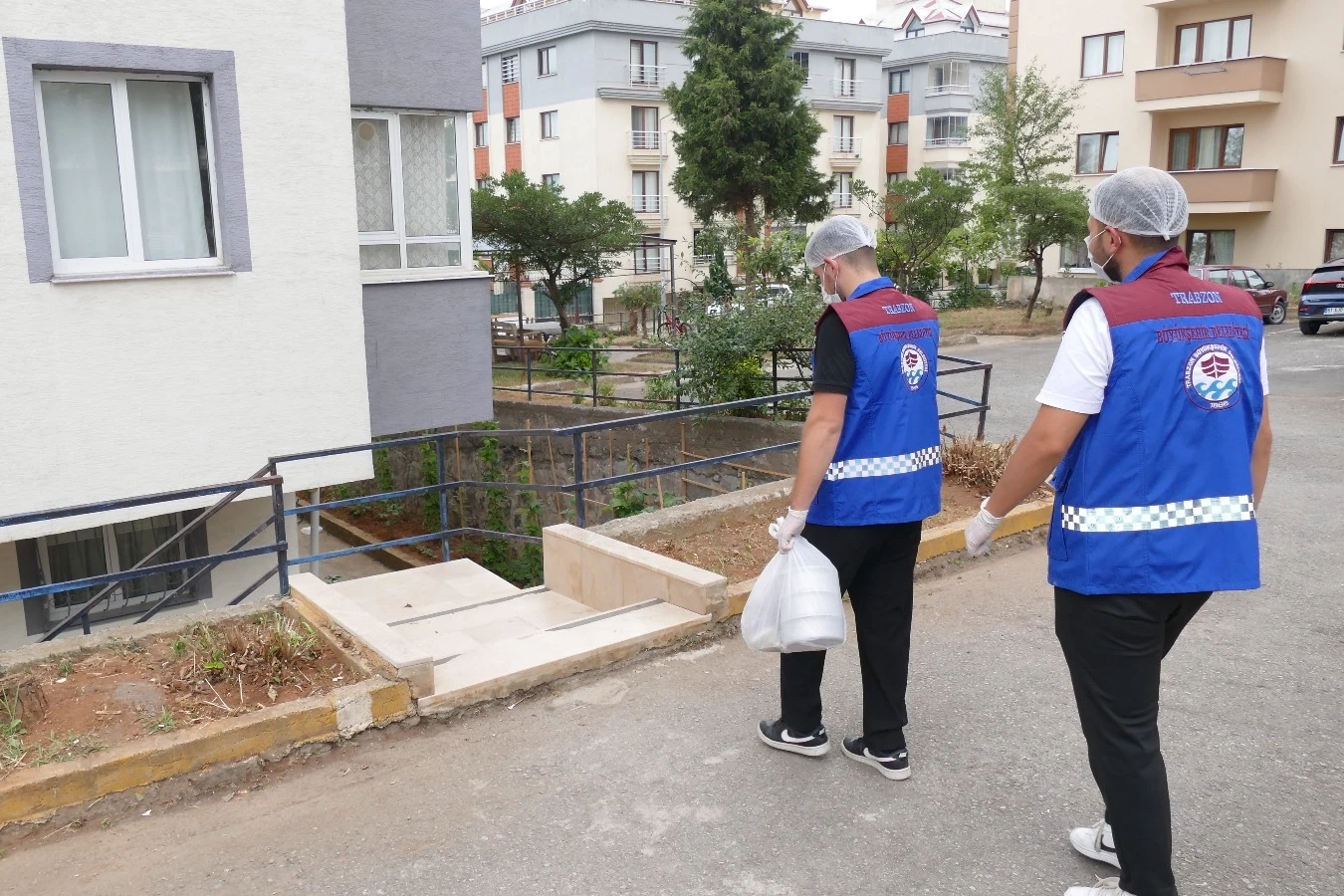 Bin 805 aileye evde sıcak yemek