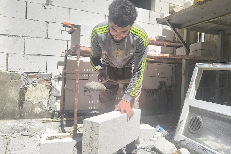 Adana sıcağında alın teriyle ekmek mücadelesi; 