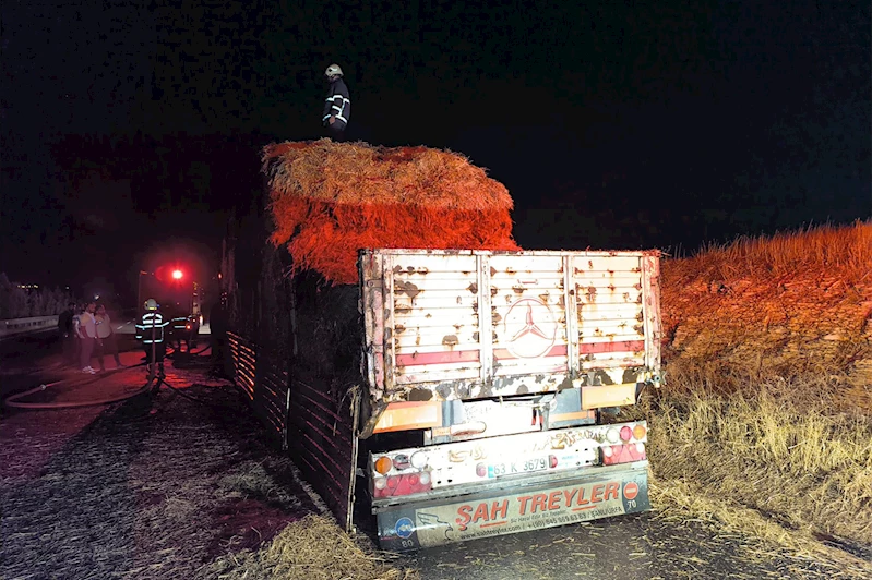Şanlıurfa’da saman yüklü araçta yangın çıktı