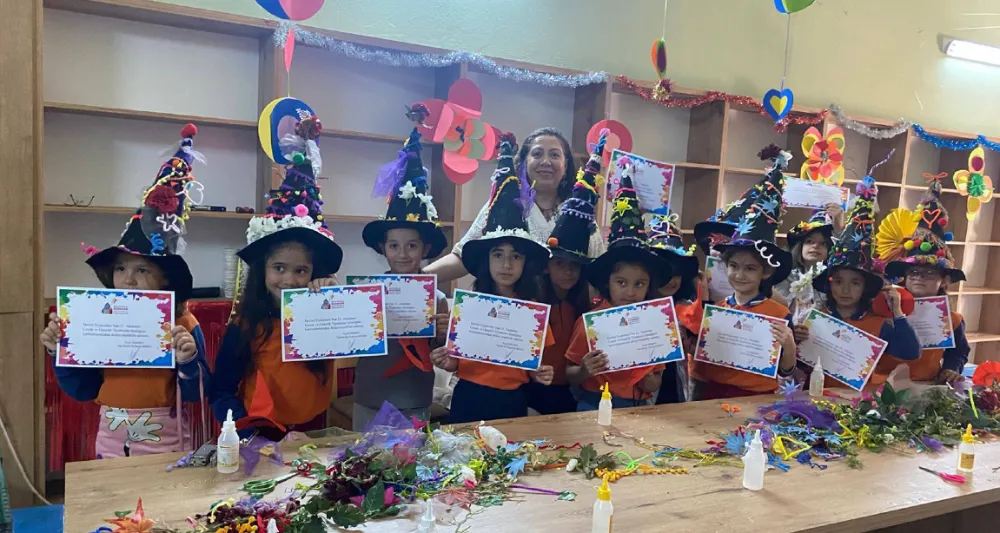 Çocuklar Festival Alanında Gülüyor: “Sihirli Şapkalar” Tasarladılar