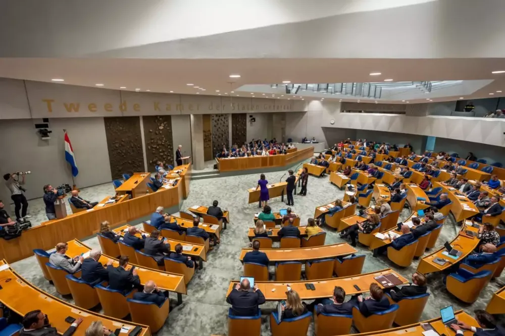 Hollanda’da Kabine Krizi: 9 Bakan İstifa Etti