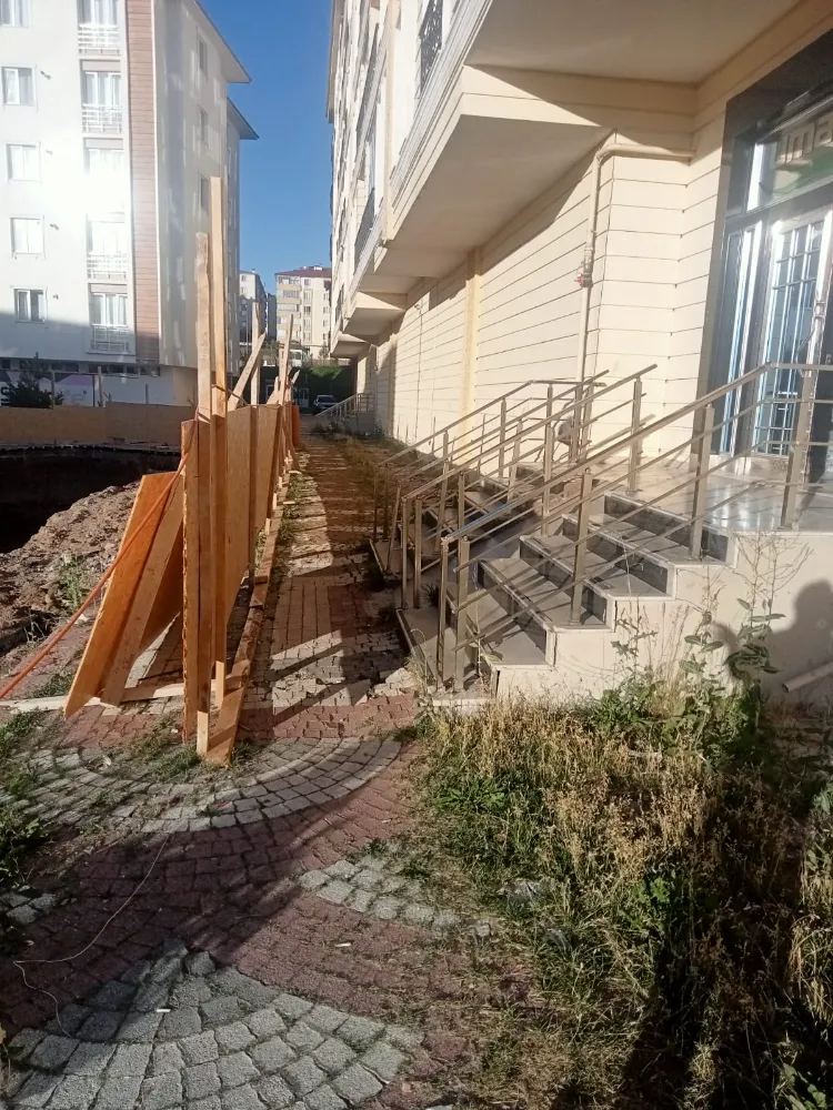 Umay Park Apartmanı Önünde Alarm: Yangın ve Patlamaya Davetiye