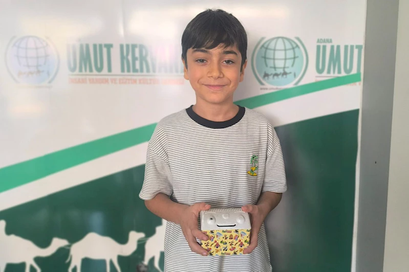 Adana’da 8 yaşındaki çocuktan Gazze’ye kumbaralı destek