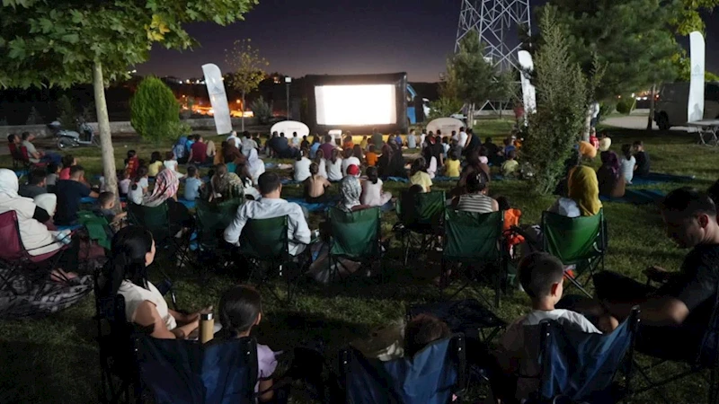 Adıyaman’da çocuklar açık hava sineması ile buluştu  - Videolu Haber