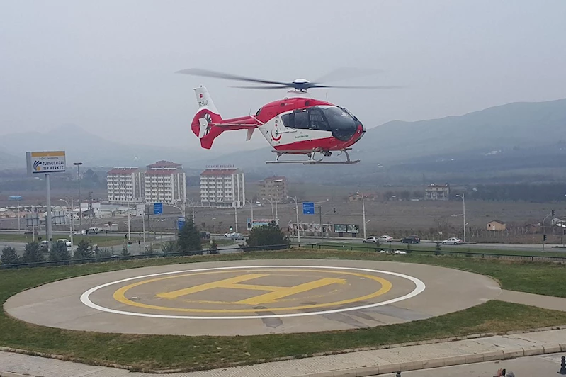 Ambulans helikopter yaşlı hasta için havalandı