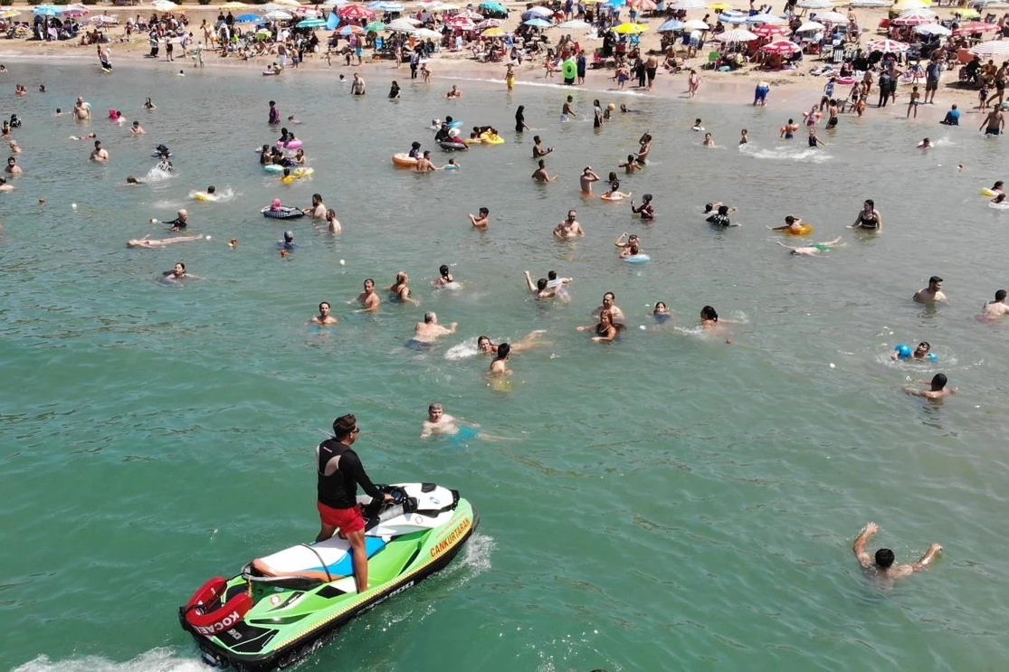 KOSKEM 179 canı kurtardı: Sahillerde hayat nöbeti sürüyor