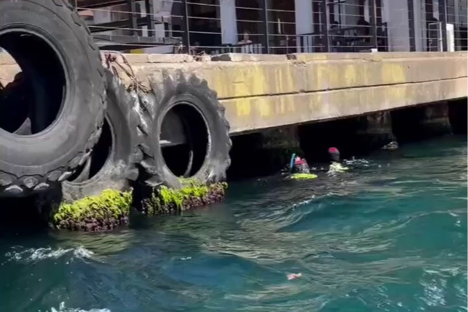 Kaybolan Rus yüzücü için İstanbul Boğazı