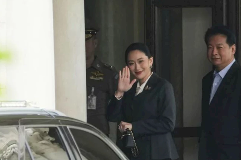 Tayland Başbakanı Shinawatra görevden alındı