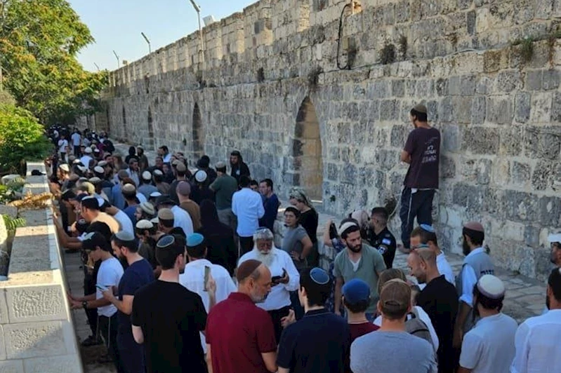 İşgalci siyonistler Mescid-i Aksa’ya baskın düzenledi