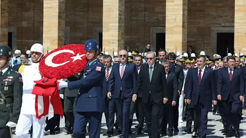 30 Ağustos: Devlet erkanı Anıtkabir’de, yurt genelinde törenler