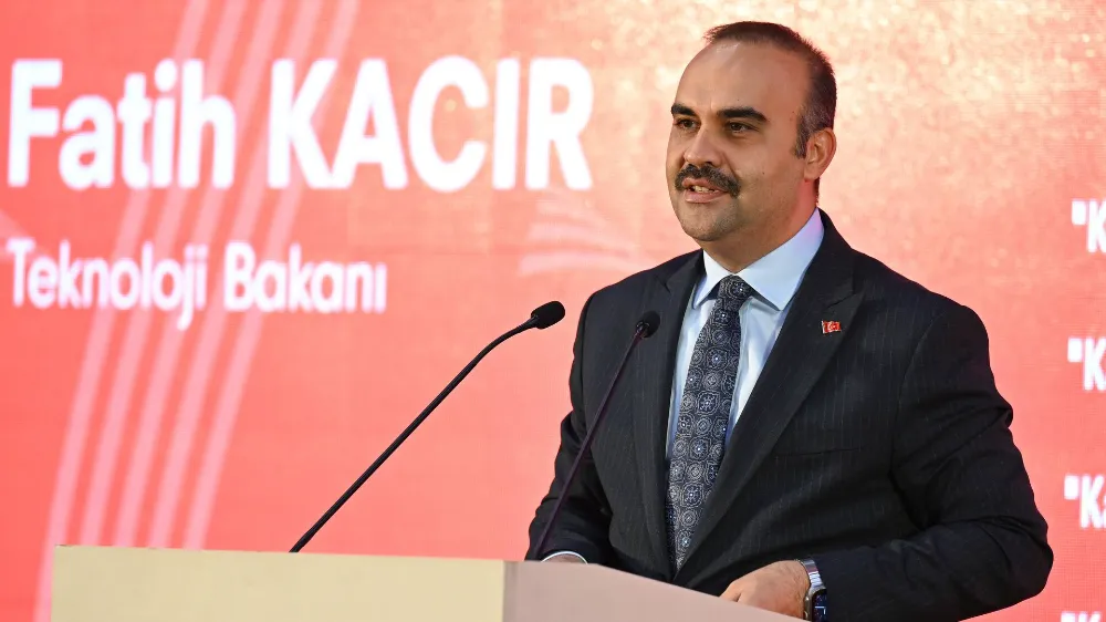 Bakan Kacır: “2027’nin ilk aylarında Ay’a Türk bayrağını taşıyacağız”