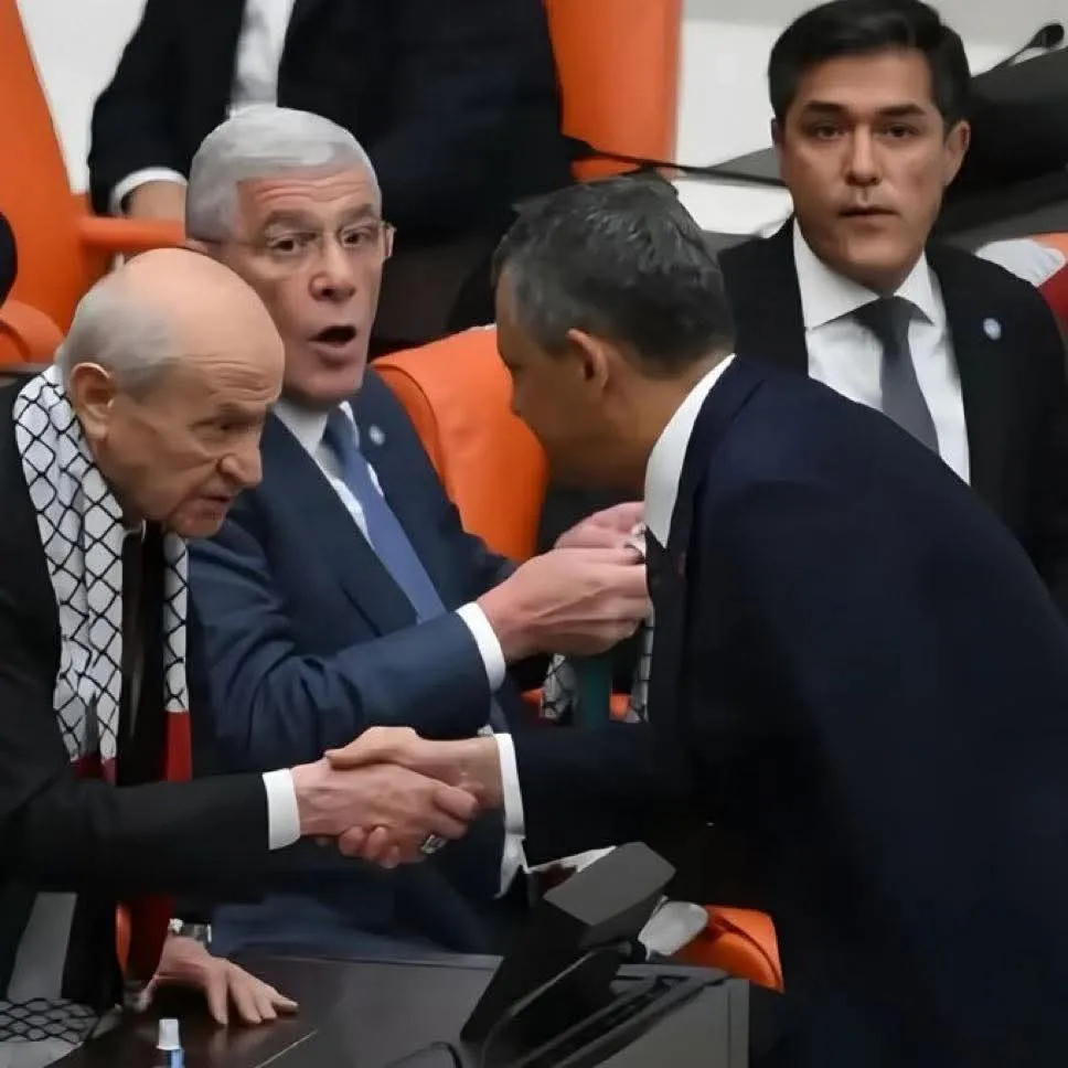 CHP Yönetiminin Siyasi Zafiyeti: Cumhuriyet ve Partinin Geleceği Tehlikede mi?