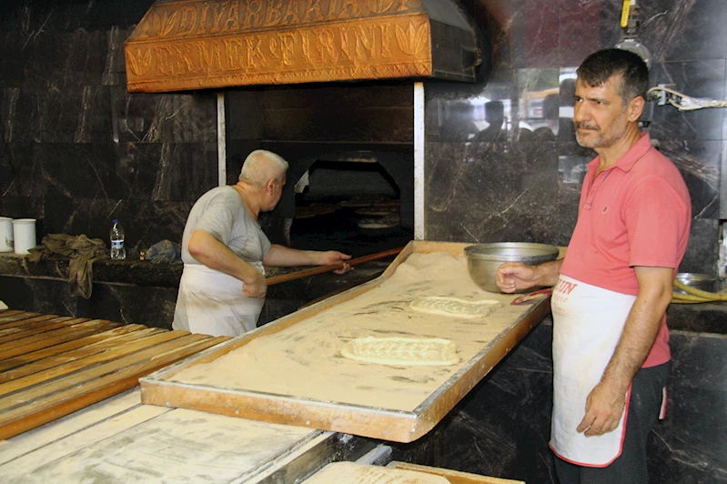 Fırıncıların zorlu yaz mesaisi: 45 Derece dışarı, 250 Derece fırın içi