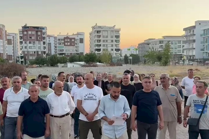 Depremzedelerden Adıyaman Belediyesine tepki