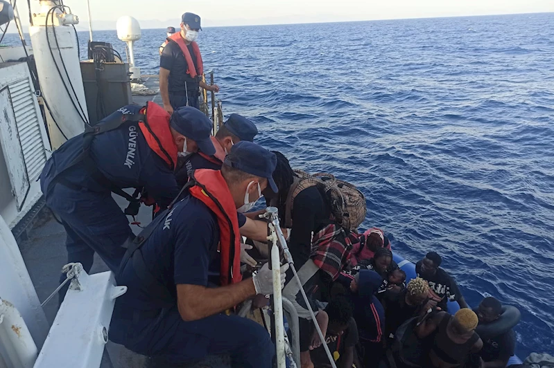 Muğla açıklarında 37 düzensiz göçmen kurtarıldı