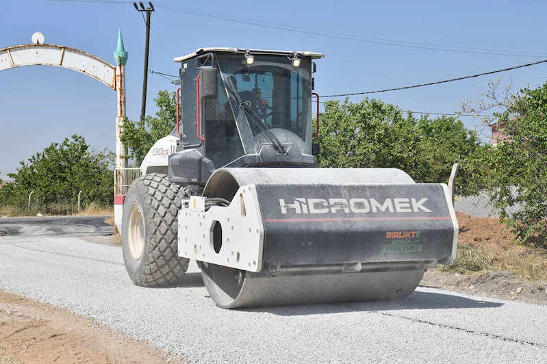 Yeşilyurt Belediyesinden kırsalda asfalt serimi