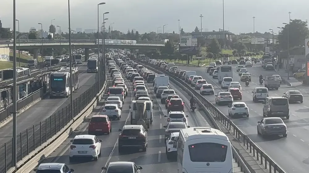 İstanbul’da Okullarda Uyum Haftası Başladı, Trafik Yoğunluğu Yaşanıyor